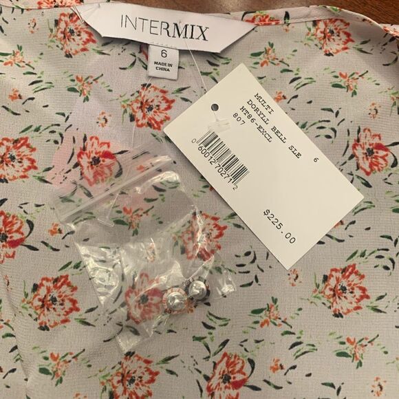 🔥Intermix floral 100% silk blouse🔥size 6 NWT - Picture 3 of 5